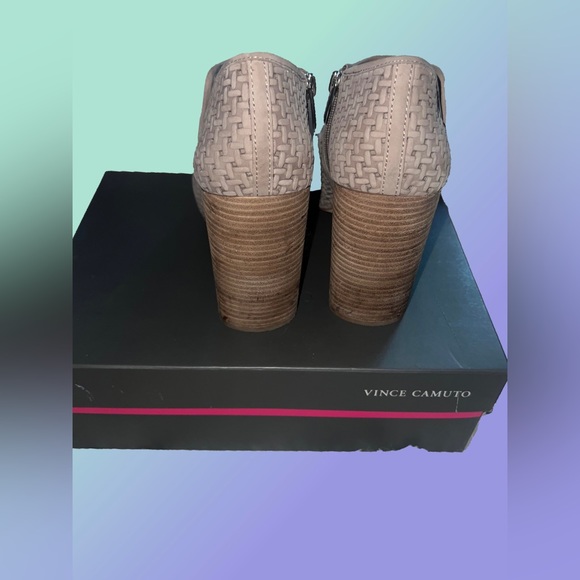 Vince Camuto- Prisha Bootie -Light Taupe Foxy Nubuck- Size:9 -Like New! - Picture 8 of 9